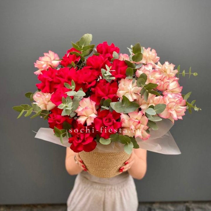 25 Французских роз в джутовом кашпо  в Калининграде