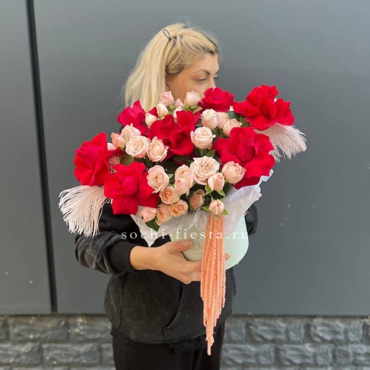 Бокс с нежными розами  в Калининграде