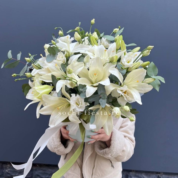 Бокс лилий и эустомы в Калининграде