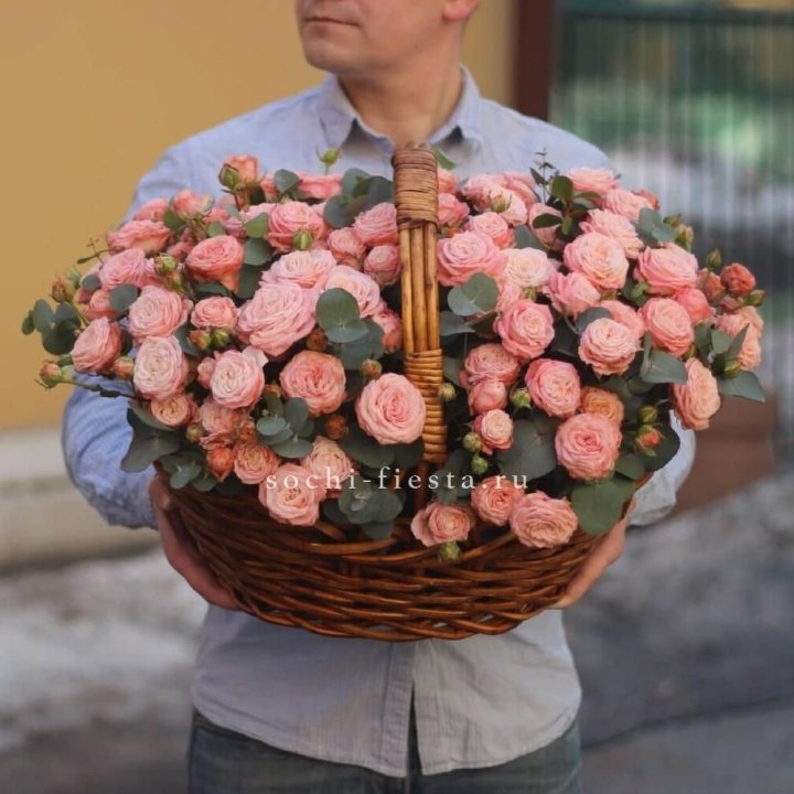 Корзина из 101 пионовидной розы в Калининграде