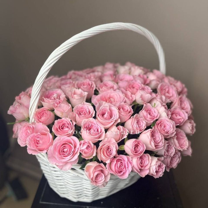 101 розовая роза в корзине в Калининграде