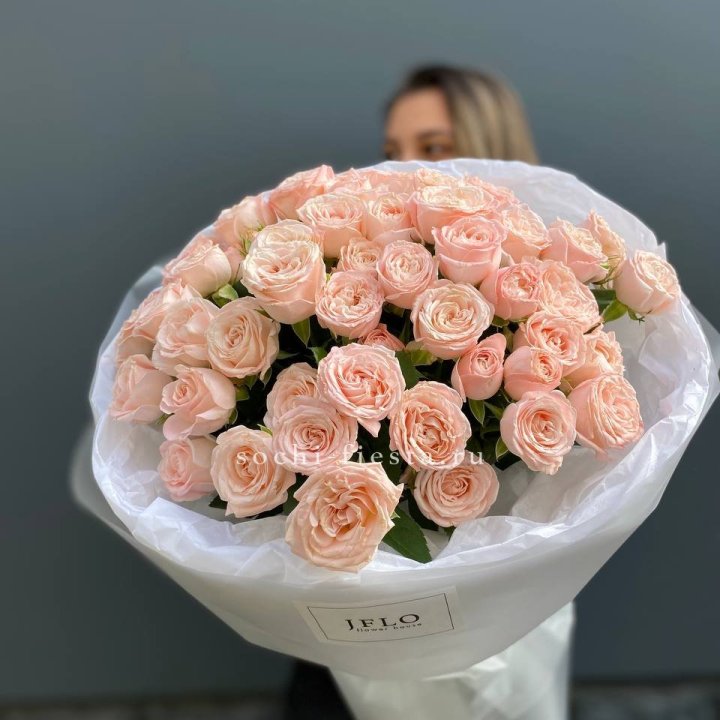 Букет кустовых роз Бомбастик в Калининграде