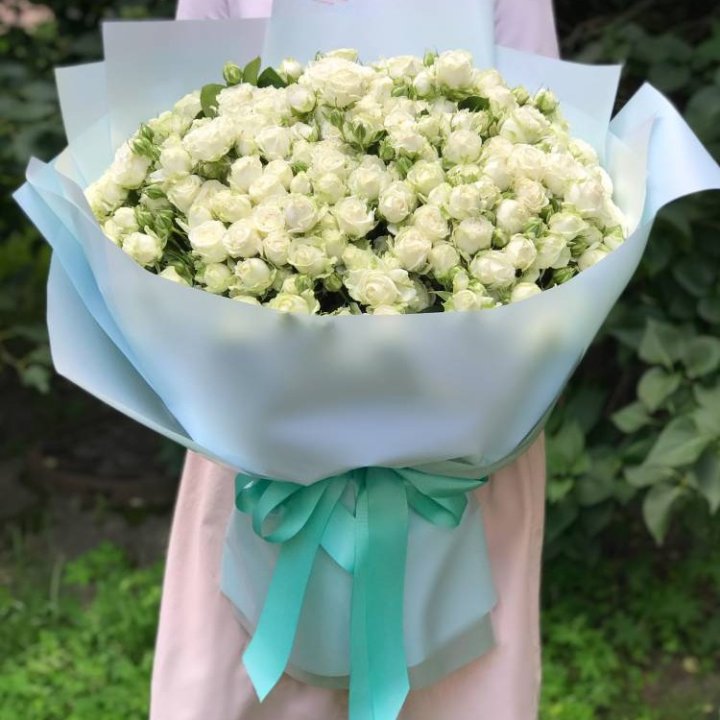 51 белая кустовая роза в Калининграде