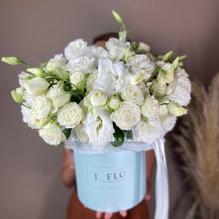 Бокс кустовых роз и эустомы  в Калининграде