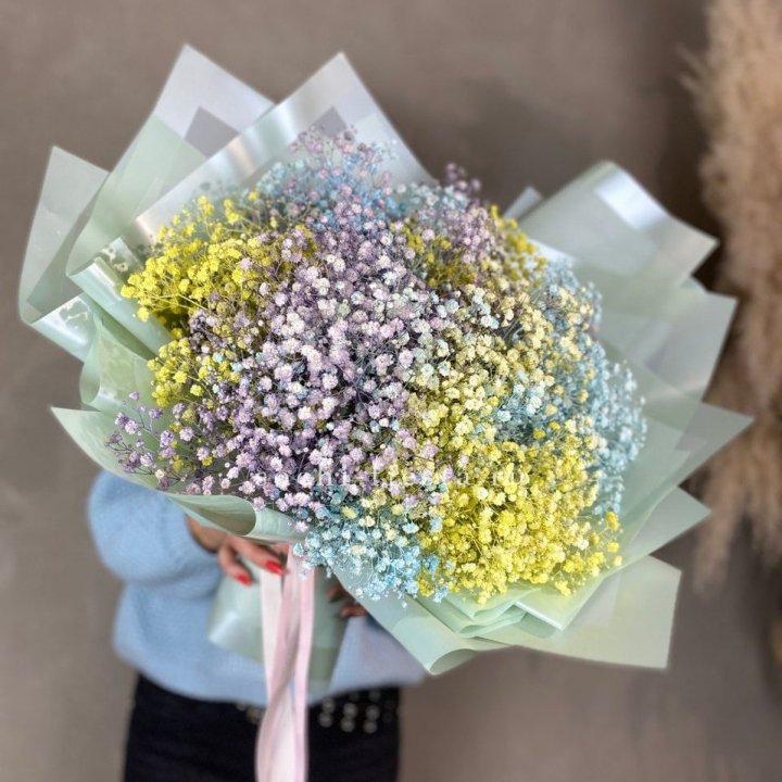 Букет радужных гипсофил в Калининграде