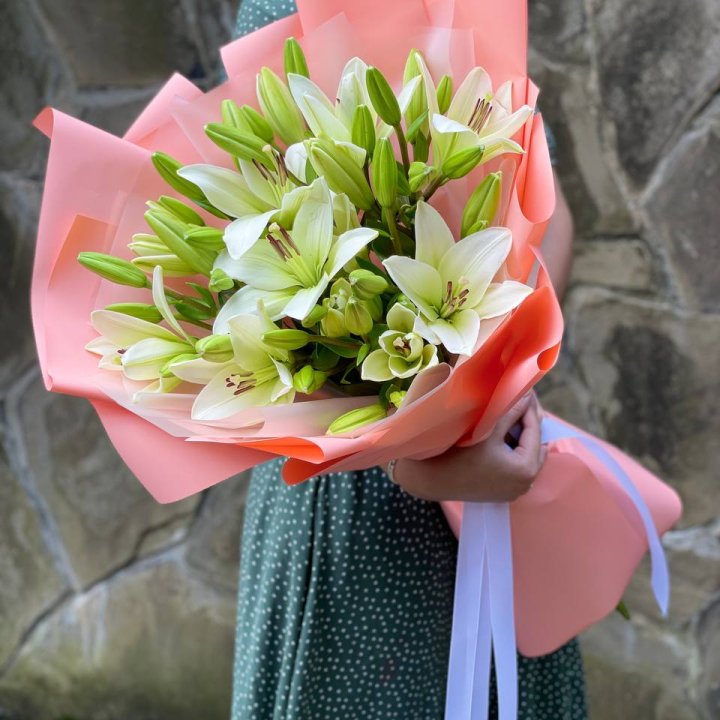 Букет из 7 белых лилий в Калининграде