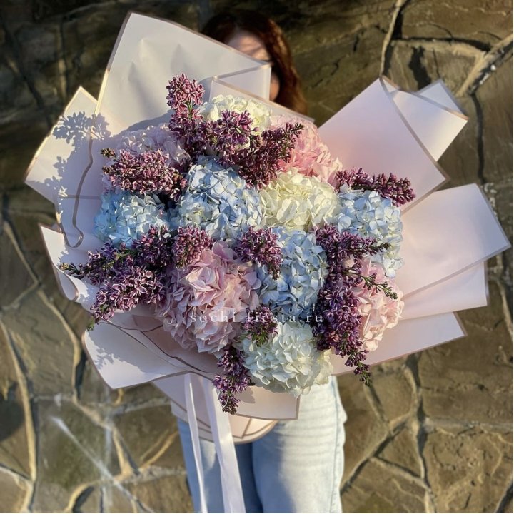Букет гортензии с сиренью в Калининграде