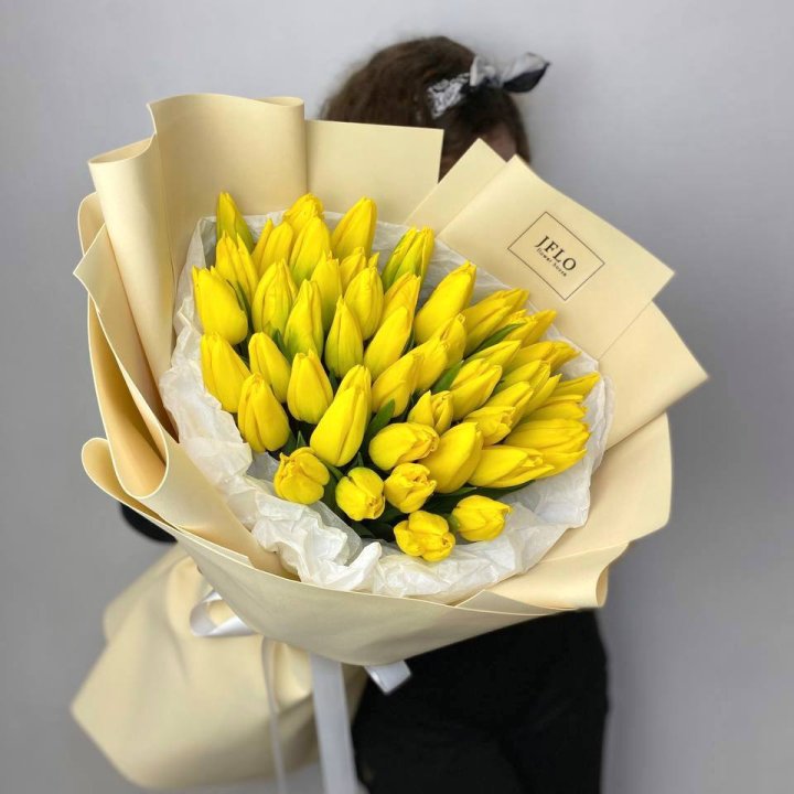 51 жёлтый тюльпан в Калининграде