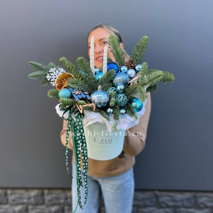 Композиция "Мери крисмас блю" в Калининграде