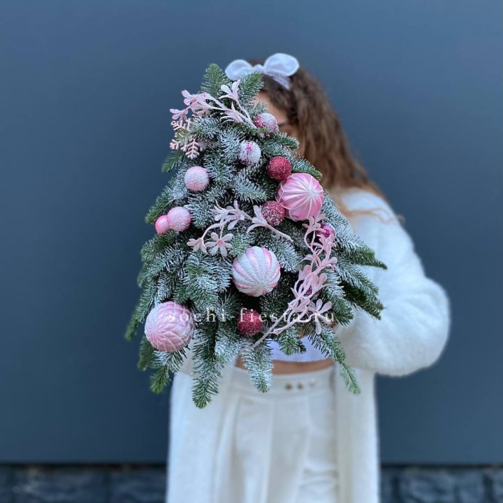 Новогодняя елочка "Розе" в Калининграде