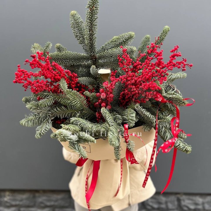 Букет нобилиса и ягод в Калининграде