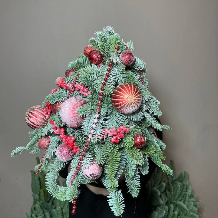 Ёлка красная в Калининграде