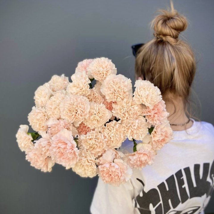 Охапка диантусов  в Калининграде