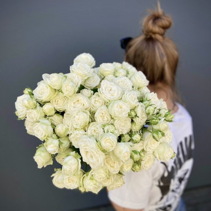 Охапка кустовых роз бомбастик  в Калининграде