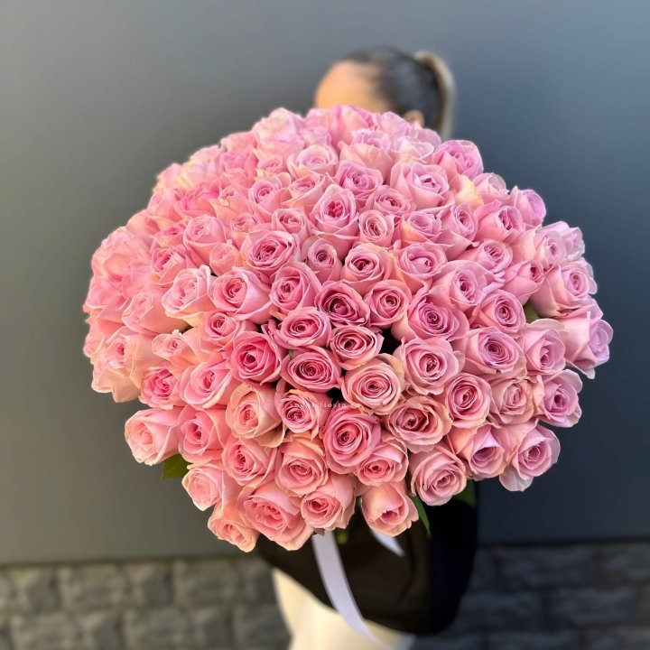 Охапка из 101 розовой розы в Калининграде