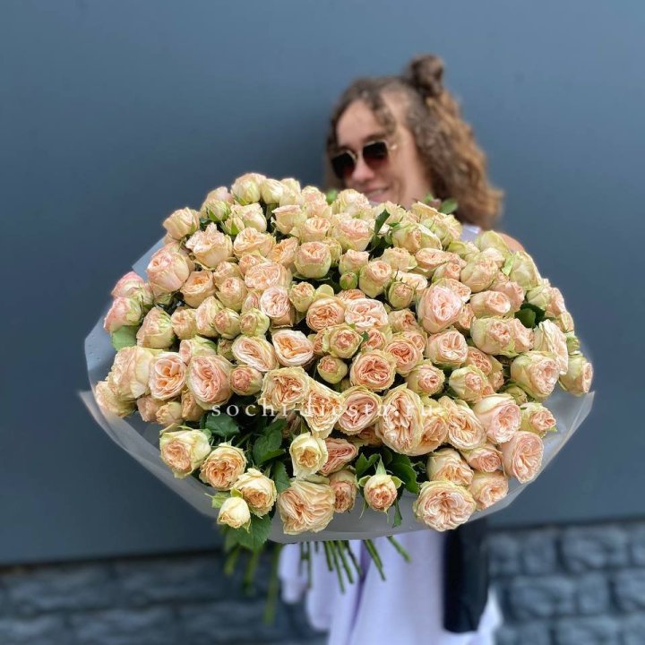 51 пионовидная роза в Калининграде