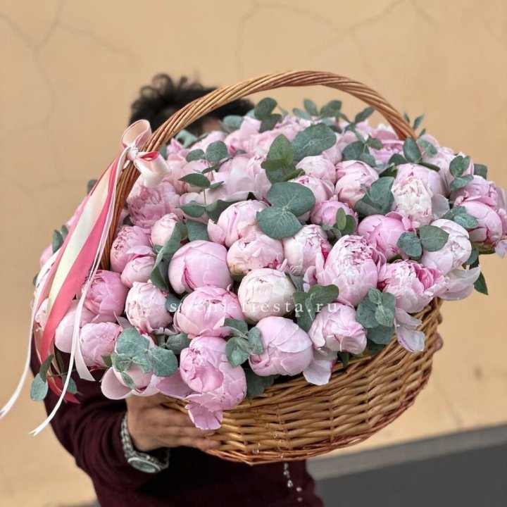 Корзина пионов "75" в Калининграде