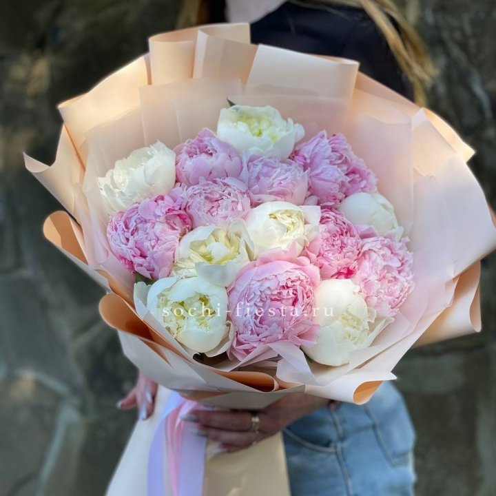 Букет 15 зефирных пионов в Калининграде