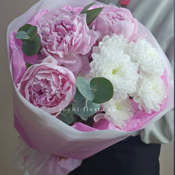  Букет комплимент с пионами в Калининграде