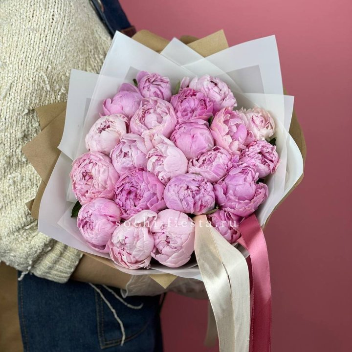 Букет из 21 пионов в Калининграде