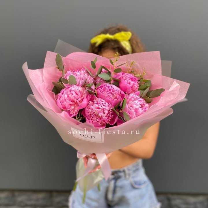 7 ярких пионов в оформлении в Калининграде