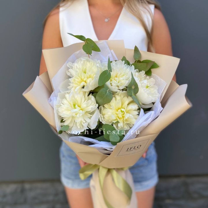  Букет белых пионов в Калининграде