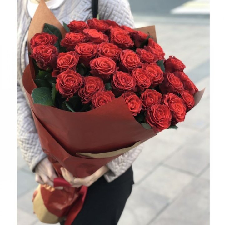 29 высоких роз  в Калининграде