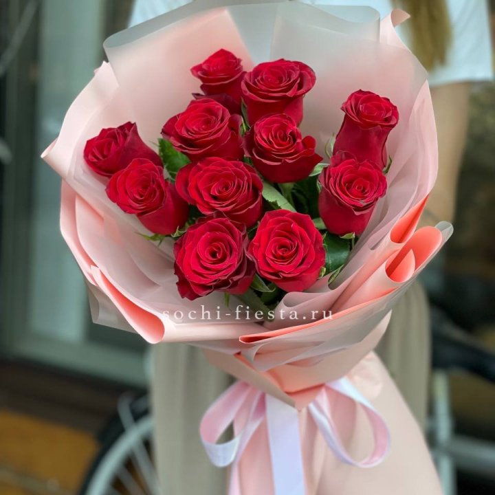 Букет красных роз "Мадам ред" в Калининграде