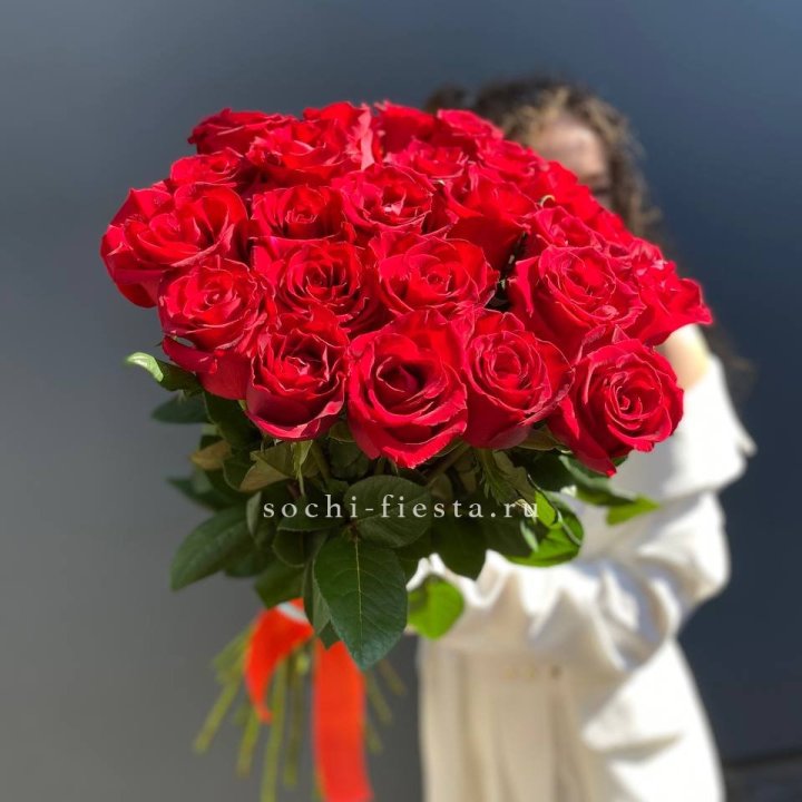 25 высоких красных роз в Калининграде