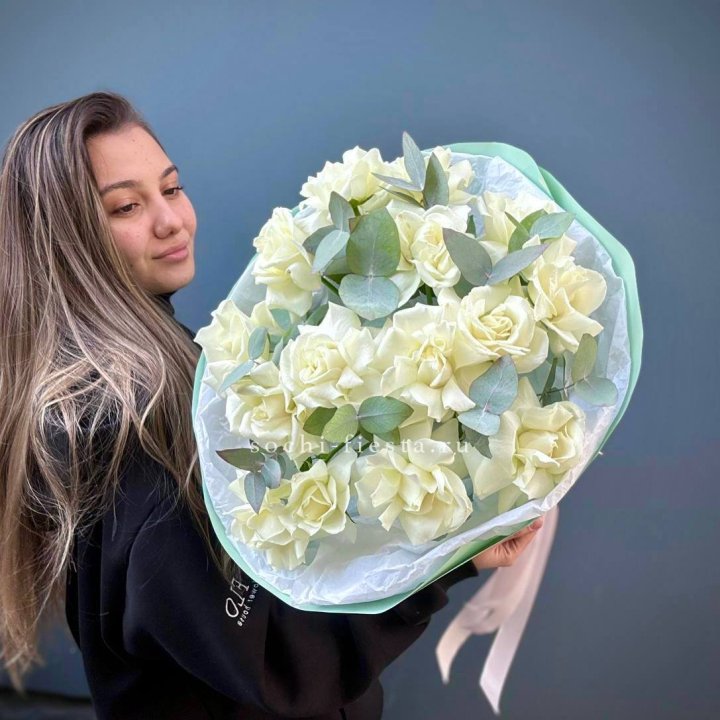 15 Белых французских роз "Ноте бьянка" в Калининграде