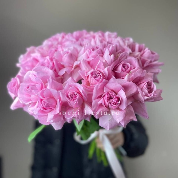 25 розовых французских роз в Калининграде