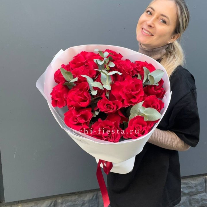 17 Красных французских роз в Калининграде