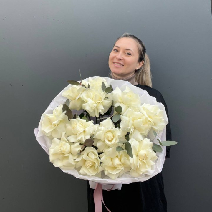 13 Белых французских роз Облако в Калининграде