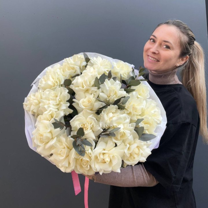 25 Белых французских роз Вайт найс в Калининграде