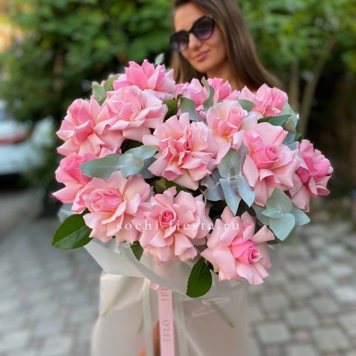 17 Розовых  французских роз в Калининграде
