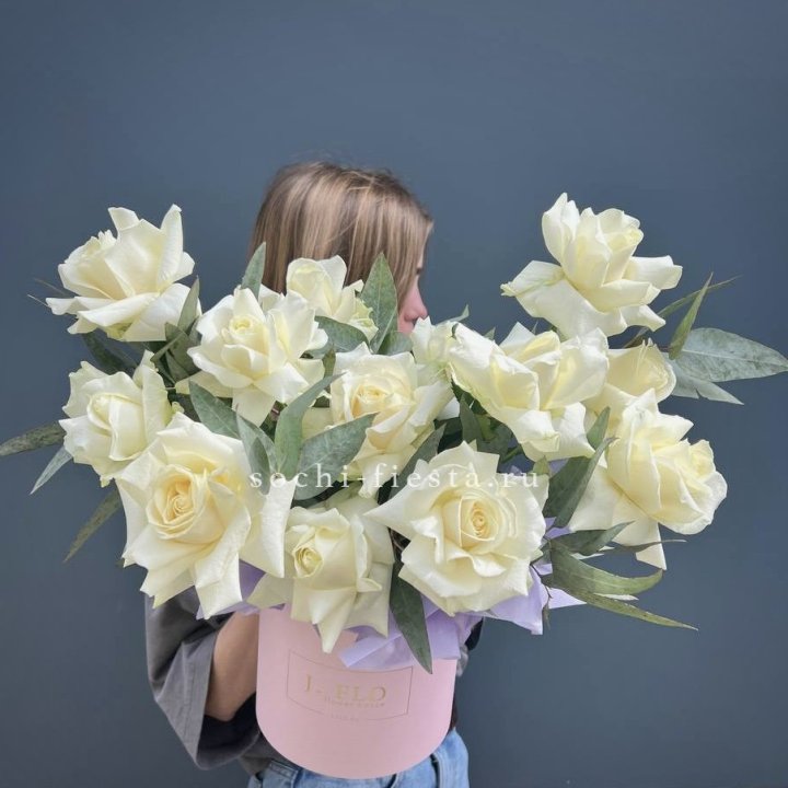 15 Французских роз в боксе в Калининграде