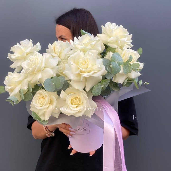 11 Французских белых роз в боксе в Калининграде