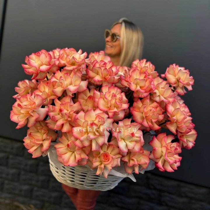 45 французских роз Джумилия в корзине в Калининграде