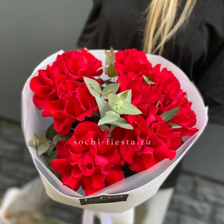 9 Красных французских роз в Калининграде