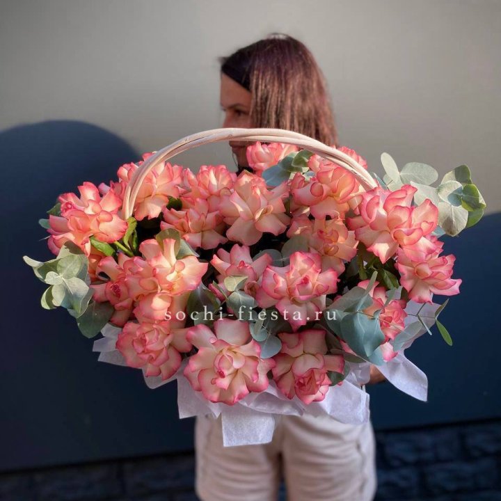 25 Французских роз Джумилия в корзине в Калининграде