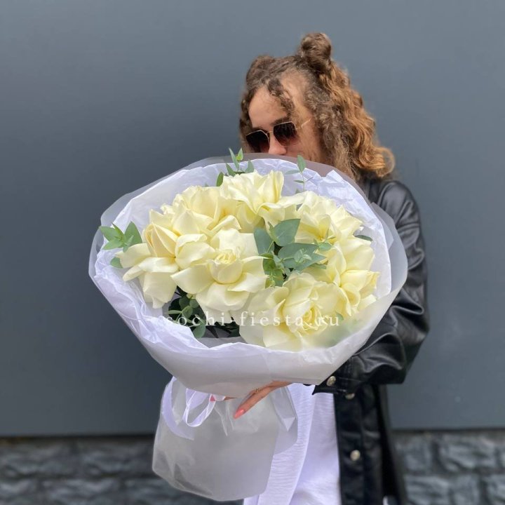 7 Белых французских роз  в Калининграде