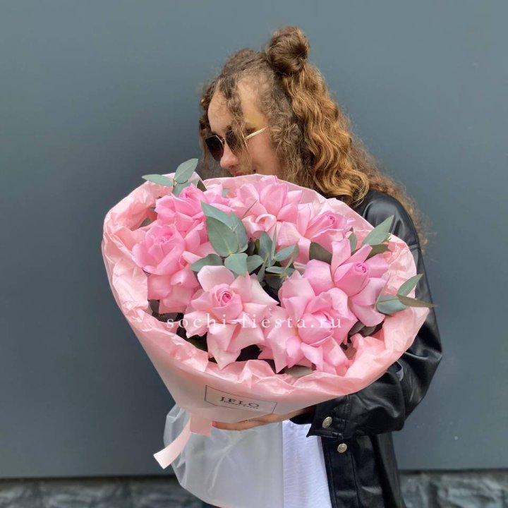 7 розовых роз в Калининграде