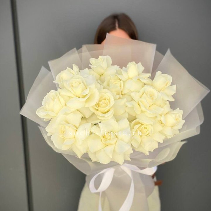 13 белых роз в Калининграде