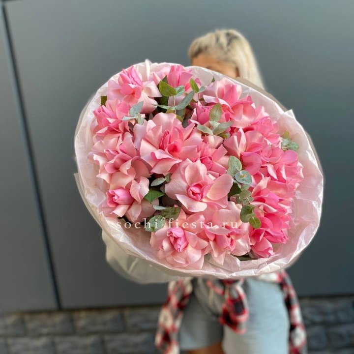 17 розовых роз в Калининграде