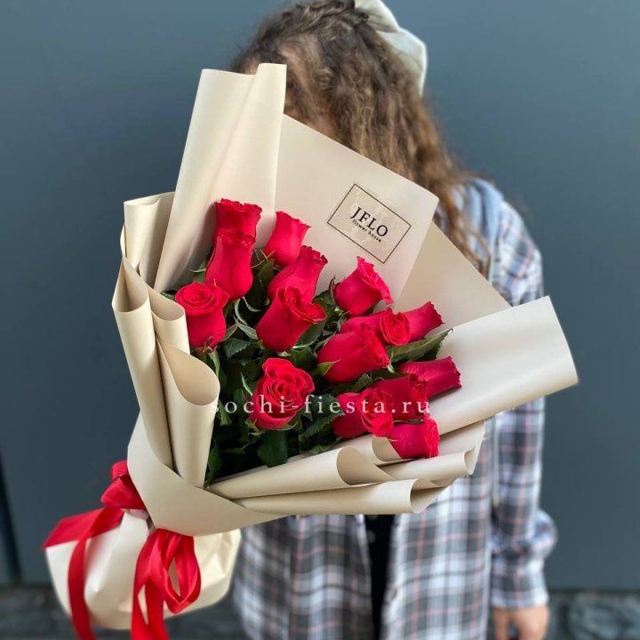 15 красных роз в Калининграде