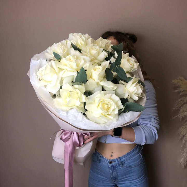 11 Белых французских роз "Вайт найс" в Калининграде