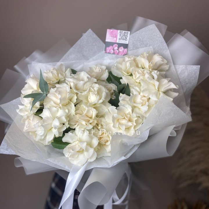 21 французских роз с эвкалиптом в Калининграде