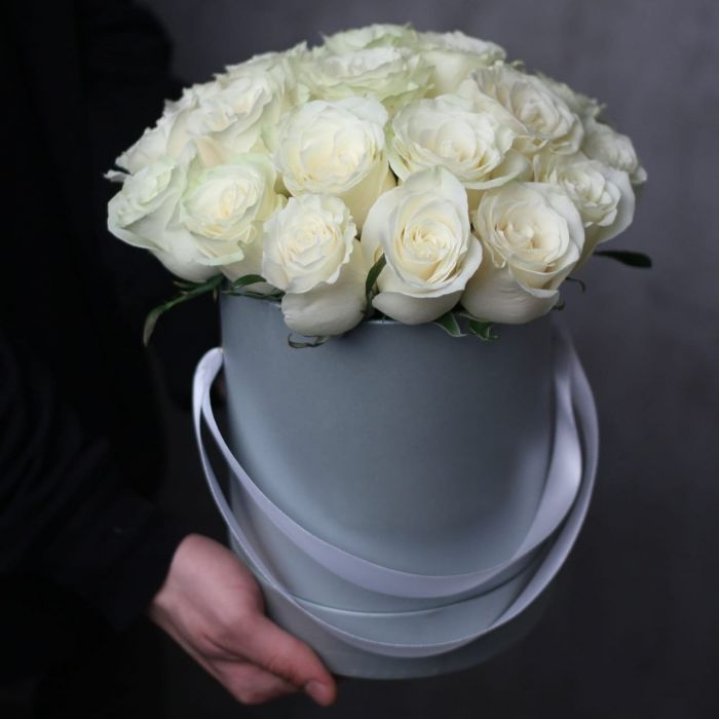 15 белых роз в цилиндре в Калининграде