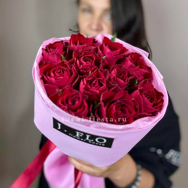 11 красных роз мадам ред в Калининграде