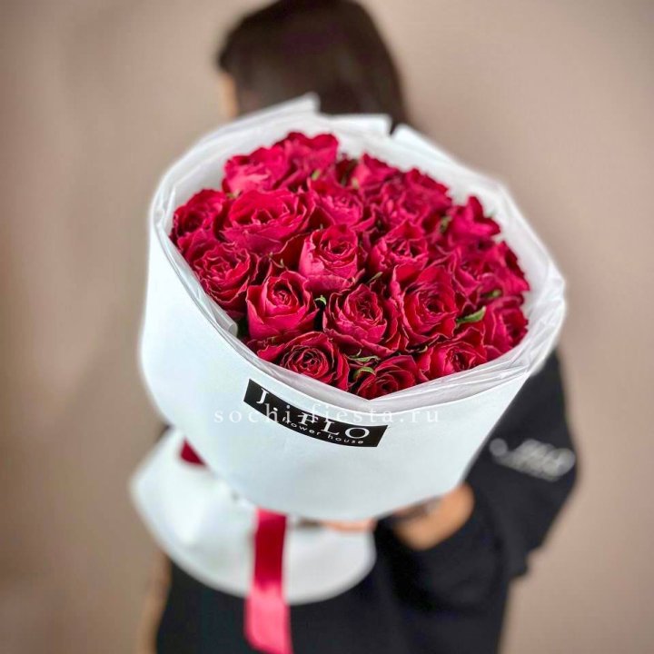 Букет красных роз мадам ред в Калининграде
